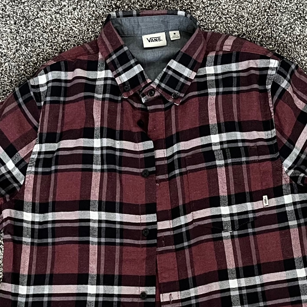VANS - Men’s Plaid Button Down Shirt - Size Medium
